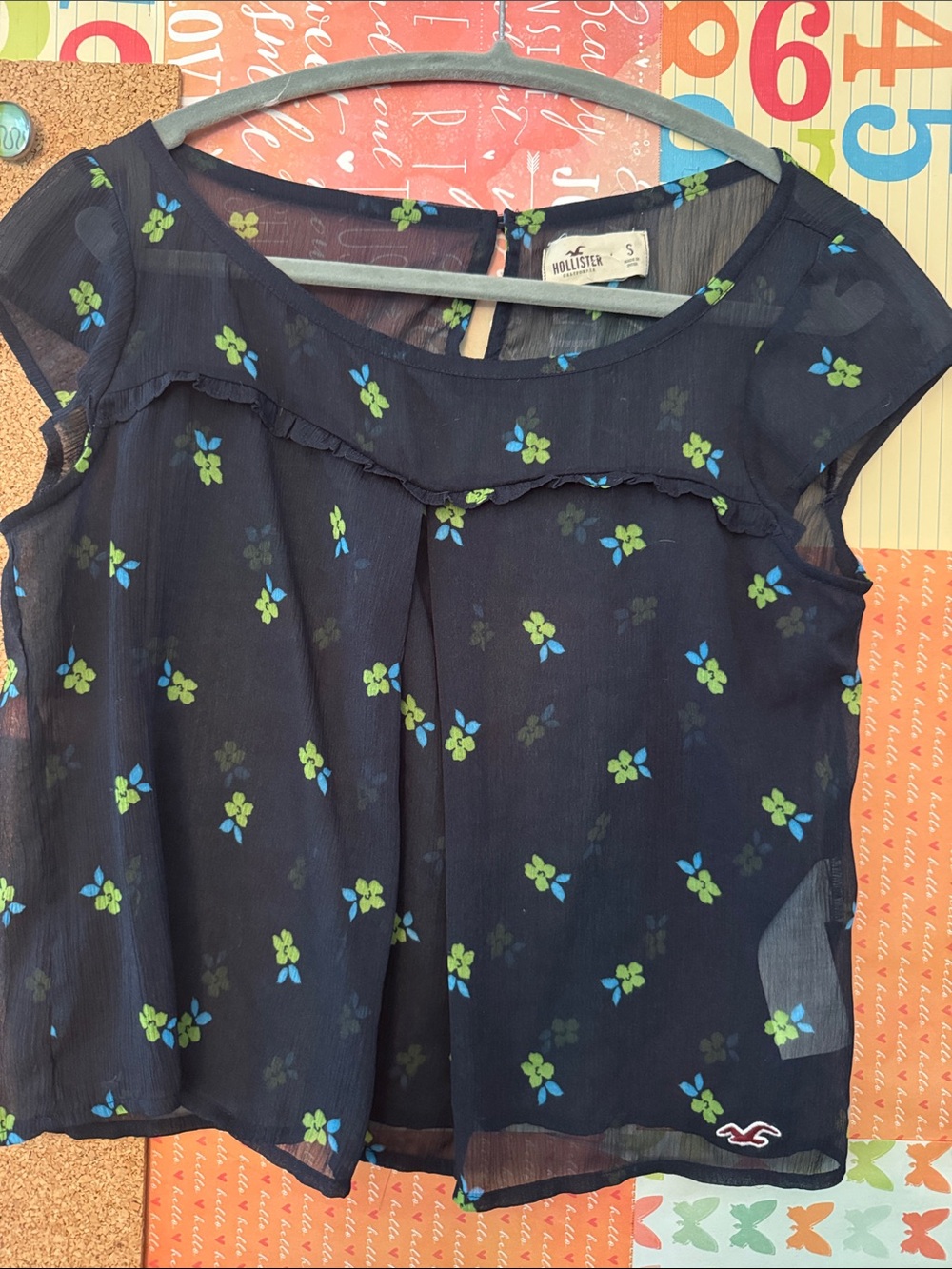 ⭐️Hollister Navy Sheer Floral Ruffle Blouse⭐️3/$25